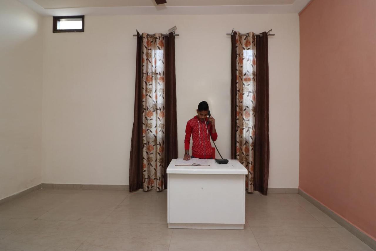 Oyo Flagship Mann Bed And Breakfast Rājpura Exterior photo